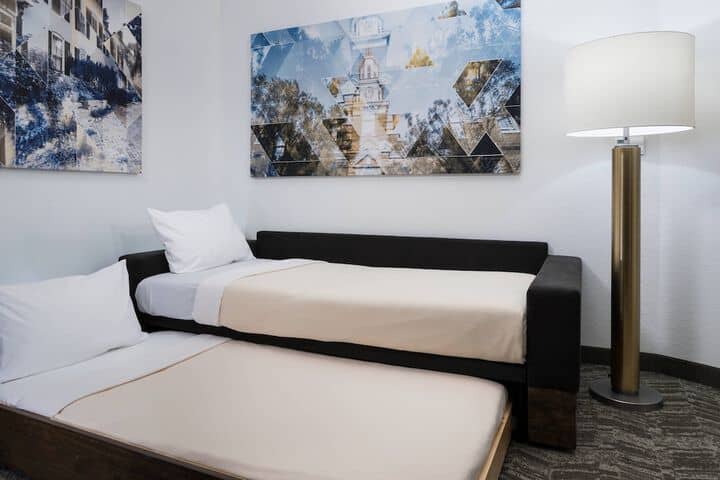 Room 8 of 21